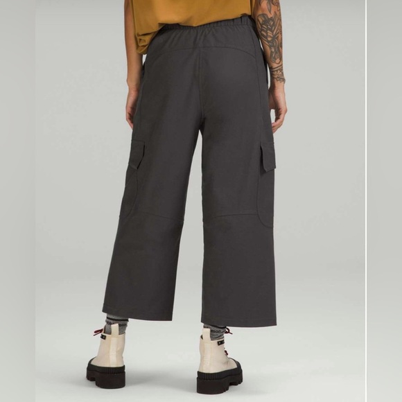 Lululemon Light Utilitech Cargo Pocket High-Rise Crop Graphite Grey size 32 - Picture 1 of 10